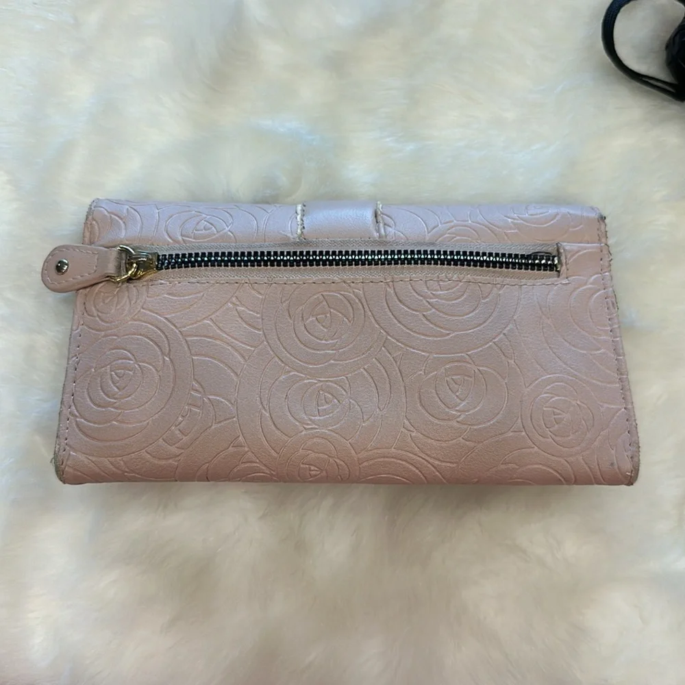 Betsy Johnson, pink rose wallet lots of card space zippered coin